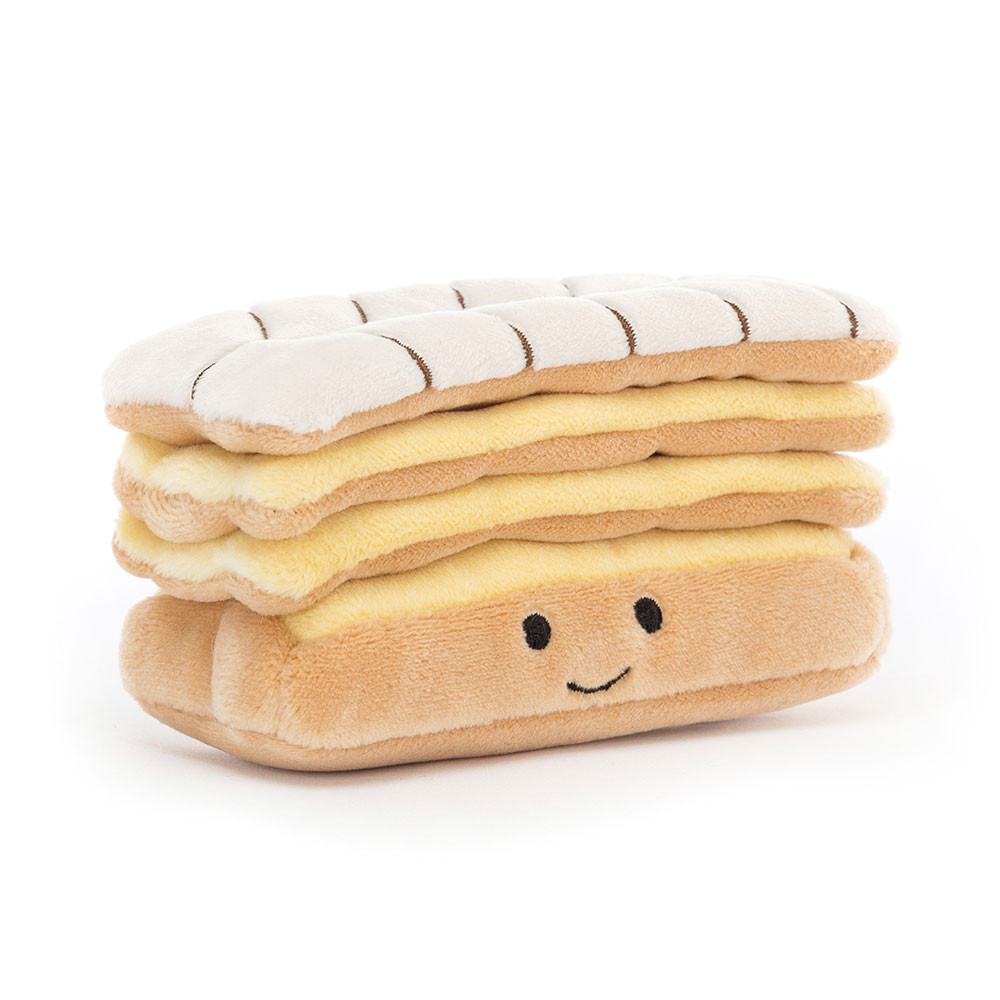 mille feuille en peluche de face sur fond blanc 