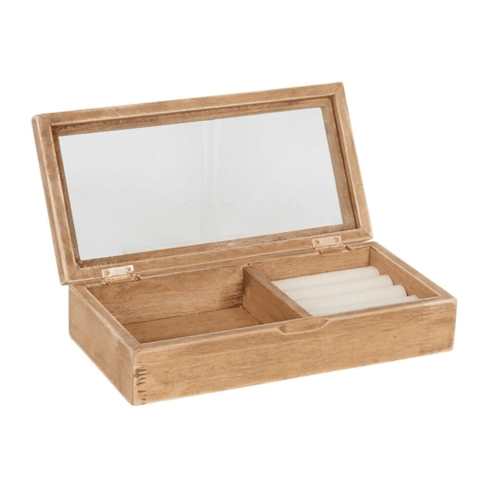 Boîte bijoux en bois sur fond blanc