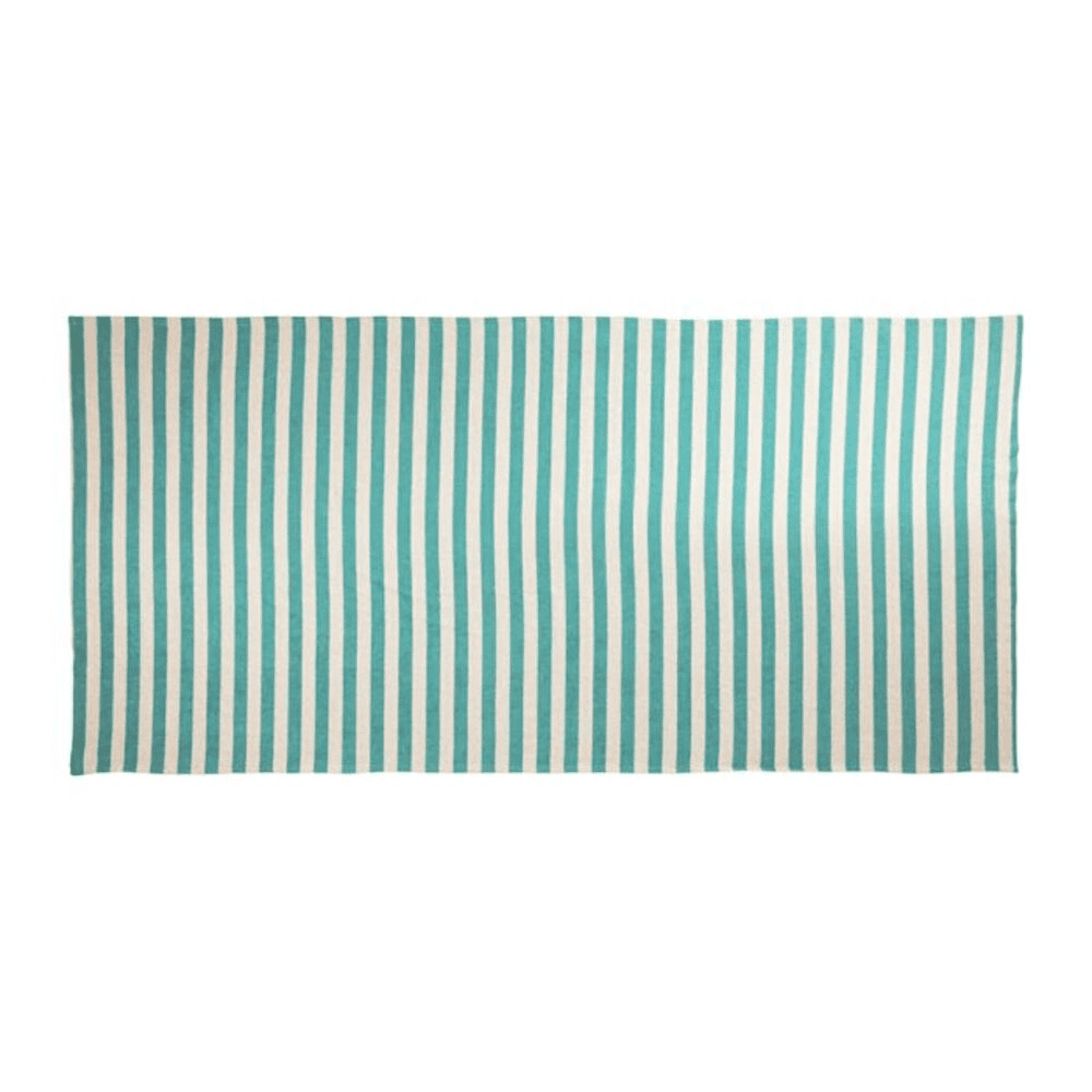 drap de bain turquoise et blanc sur fond blanc