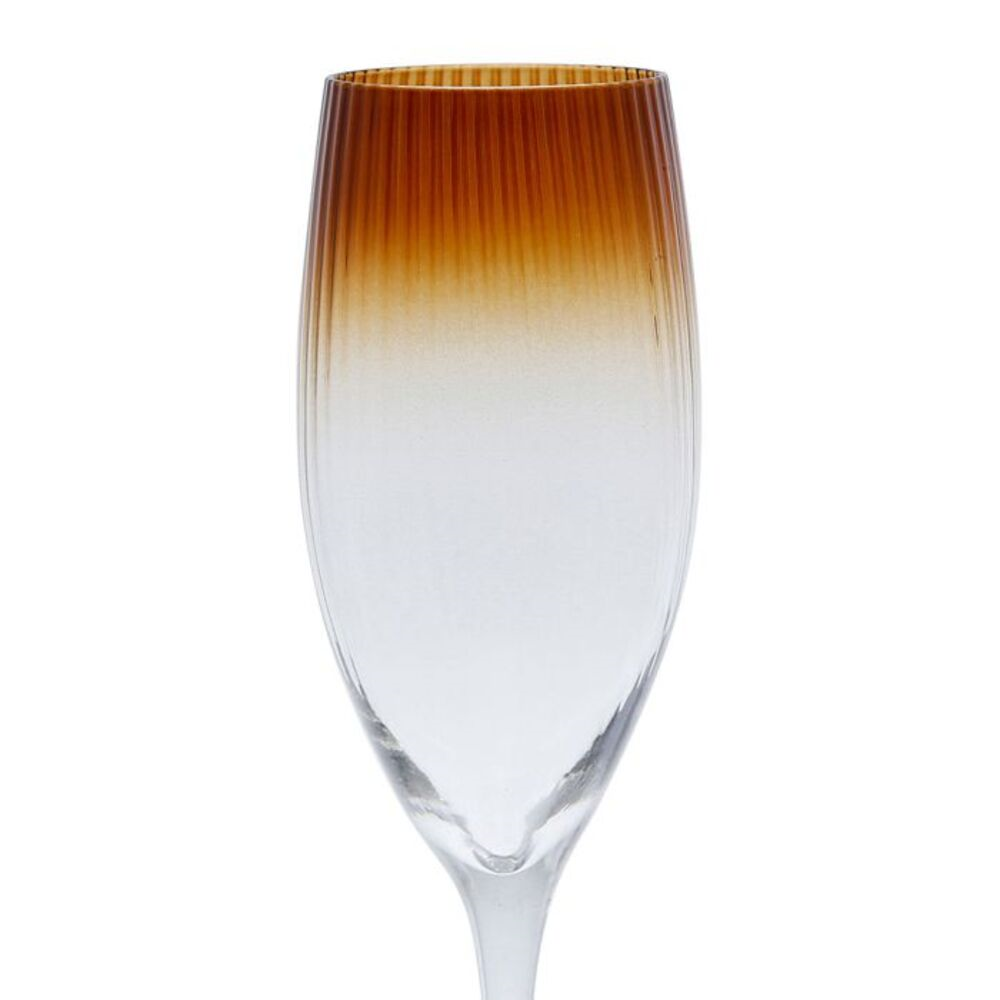 Flûte Funky striée ambre en verre sur fond blanc