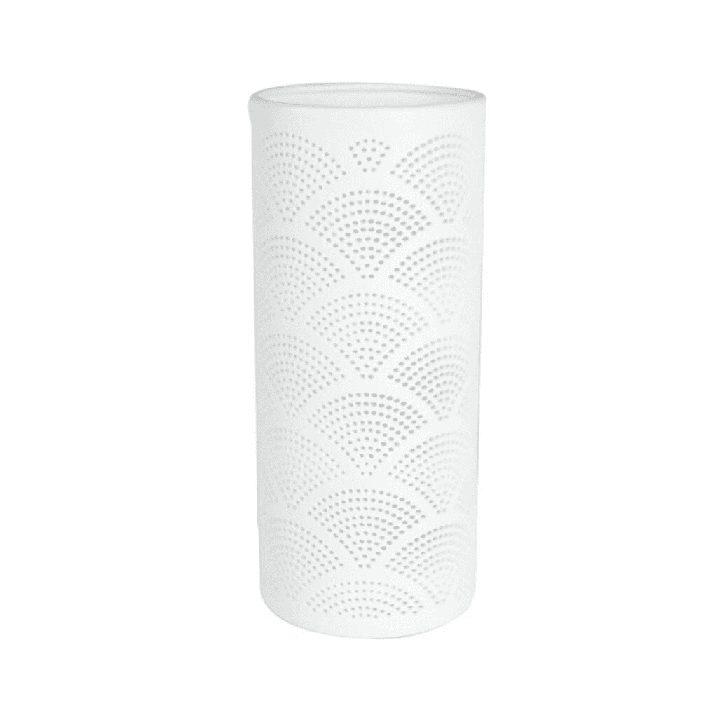 Lampe en forme de cylindre blanc avec motifs sur fond blanc