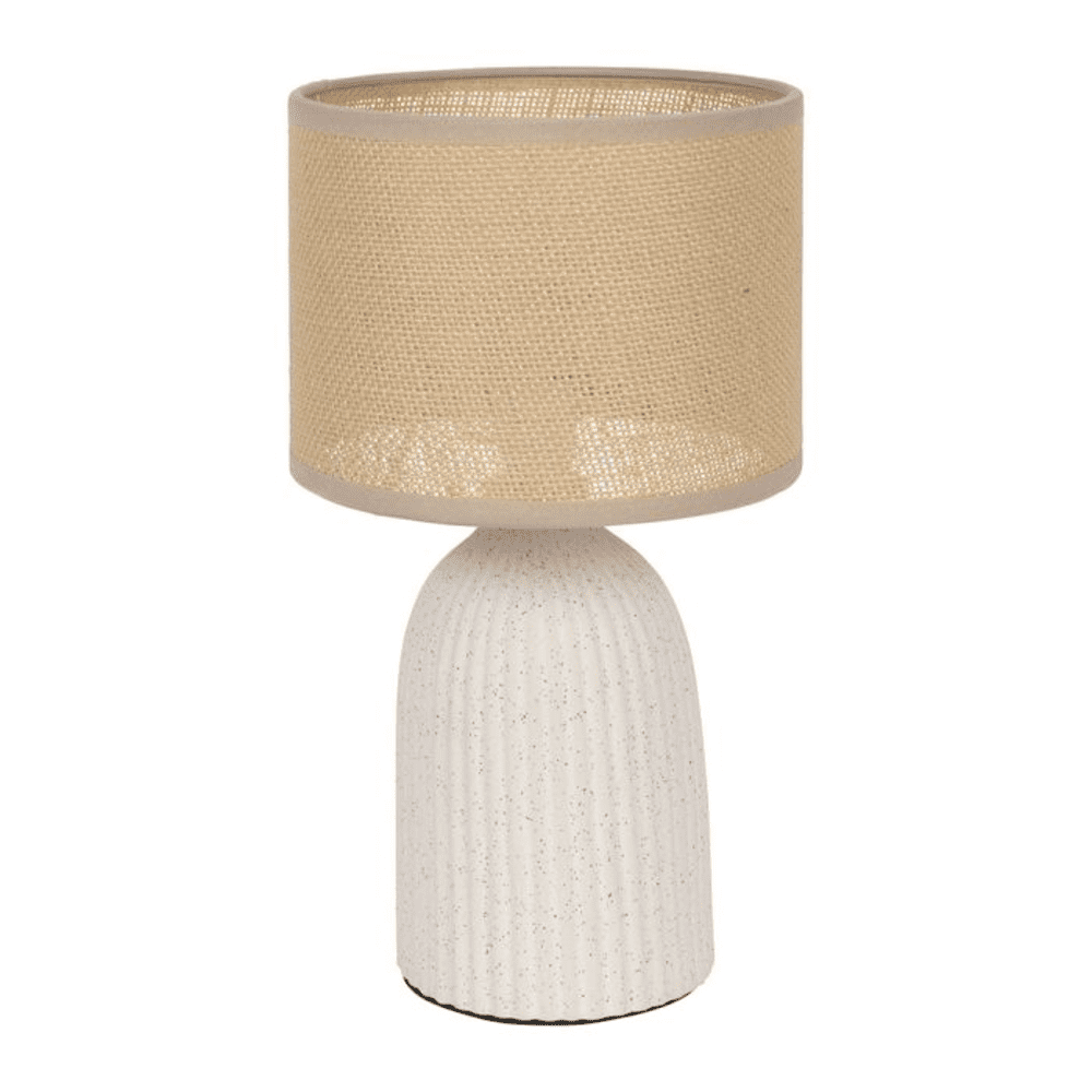 lampe en rotin et céramique de couleur beige et blanche sur fond blanc 