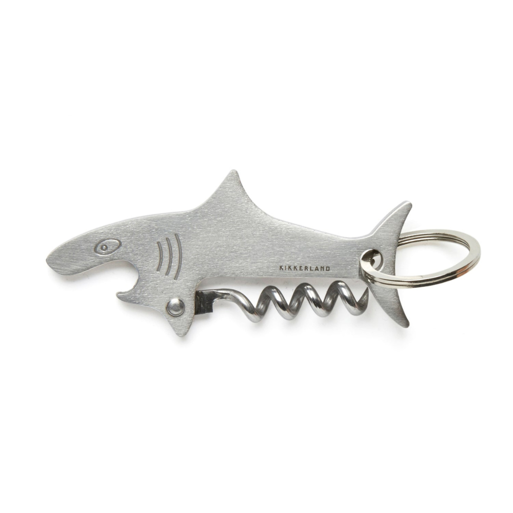 porte clé requin sur fond blanc