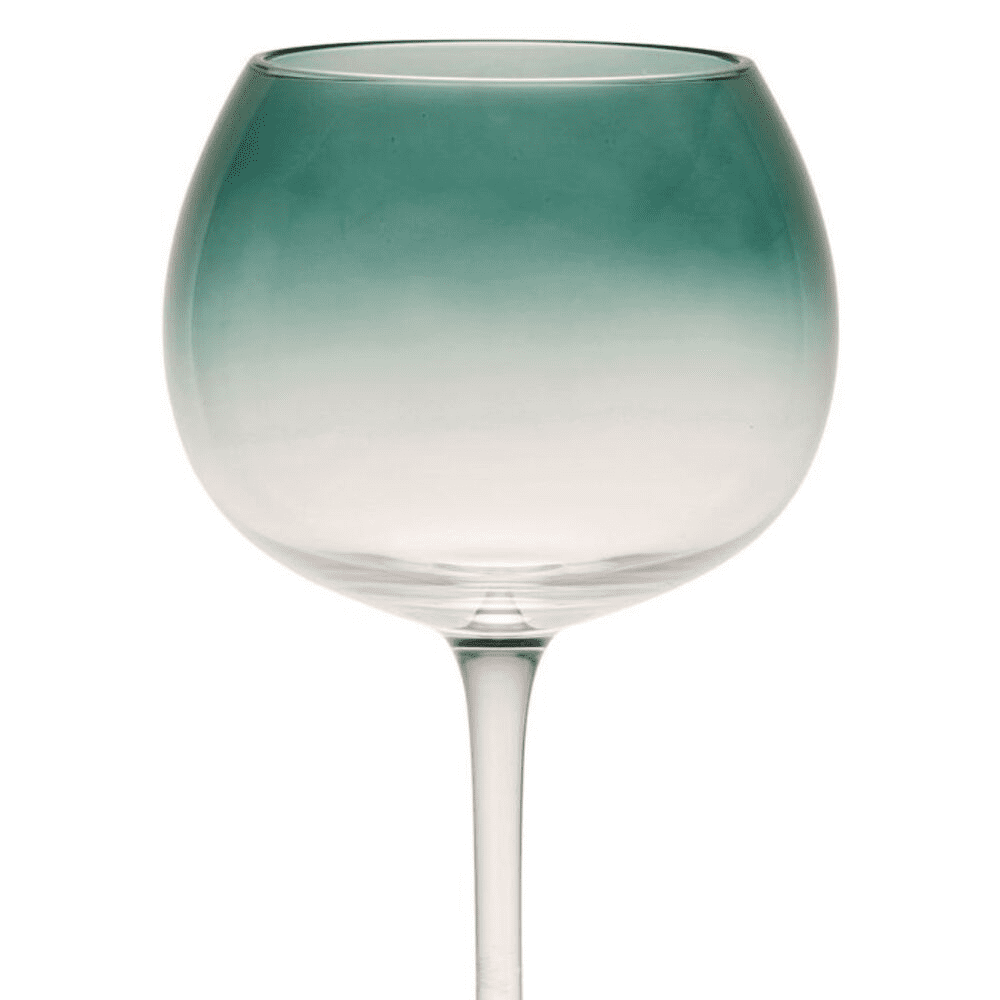 verre à pied émeraude et transparent sur fond blanc 