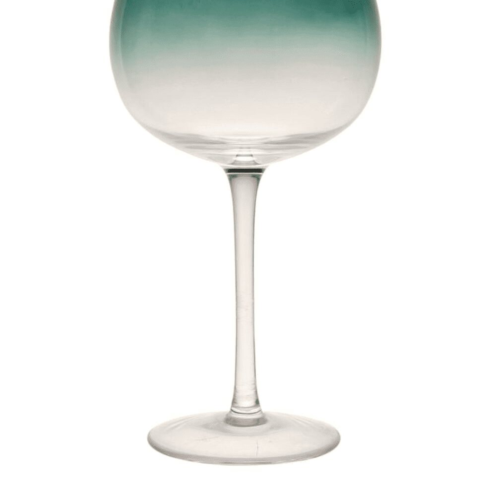 verre à pied émeraude et transparent sur fond blanc 